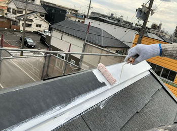 屋根棟　下塗り